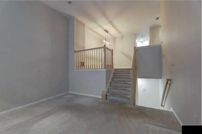 Building Photo - 320 Midland Ct