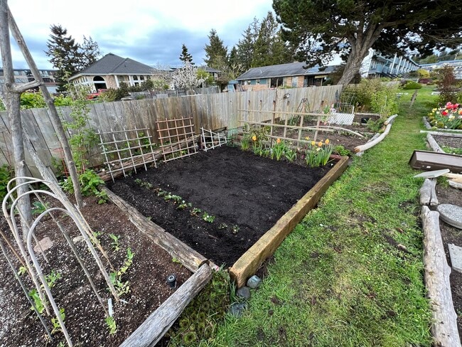 Building Photo - 22985 Marine View Dr S