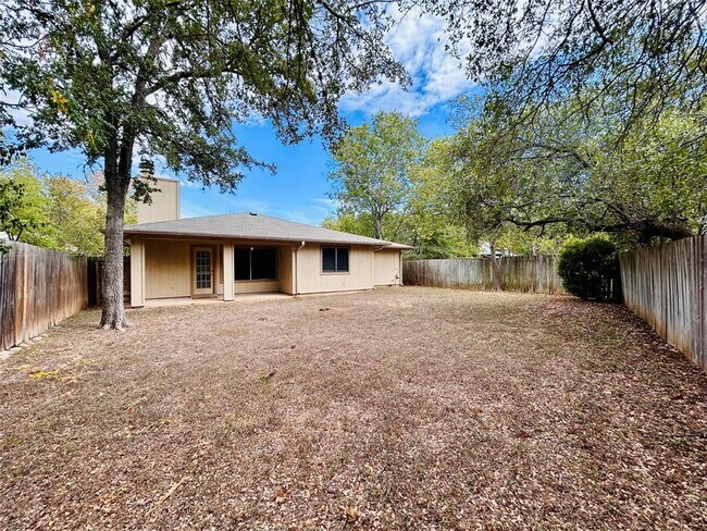 Building Photo - 7612 Islander Dr