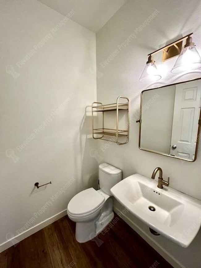 Building Photo - Beautifully updated 3 BR on west side of Bend