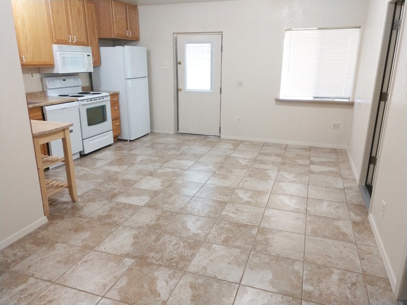 Kitchen & Dining - 1806 S Roberts Rd