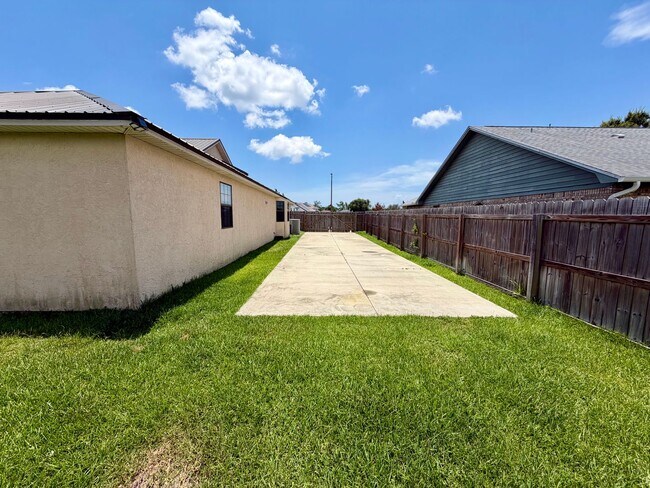 Building Photo - 604 Mallory Dr