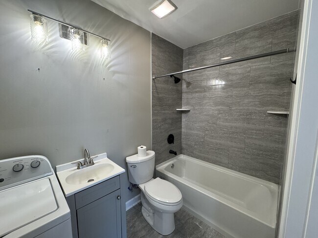 Building Photo - 105 Fort Dr