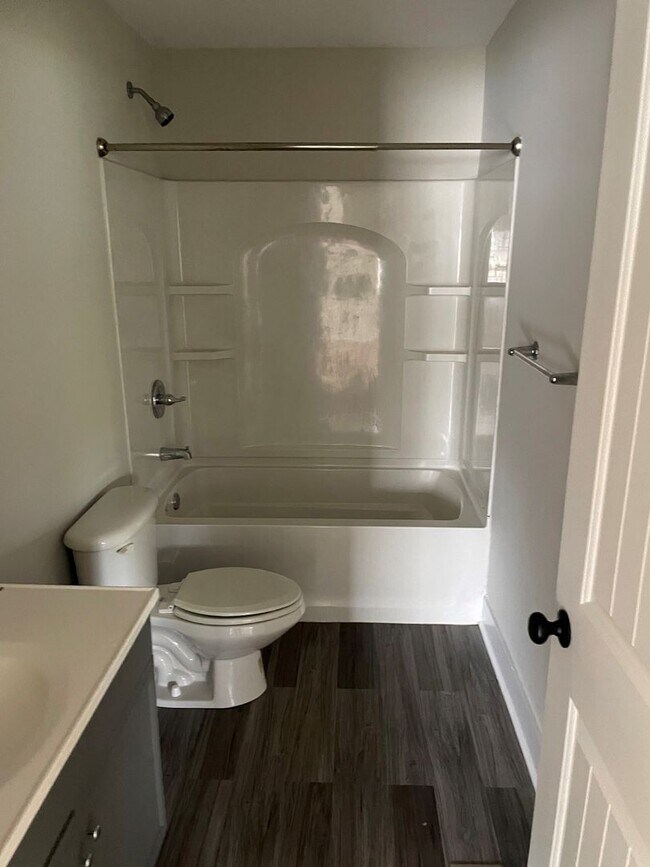 Building Photo - 1302 Ridgefield Cir