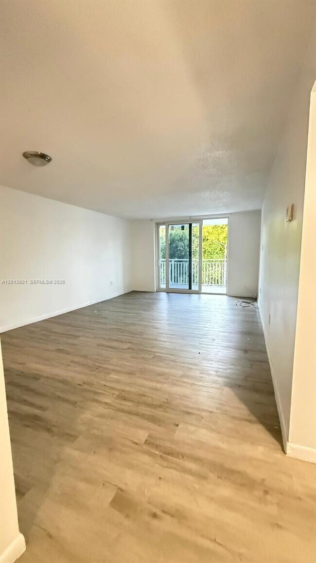 Building Photo - 6940 Miami Gardens Dr