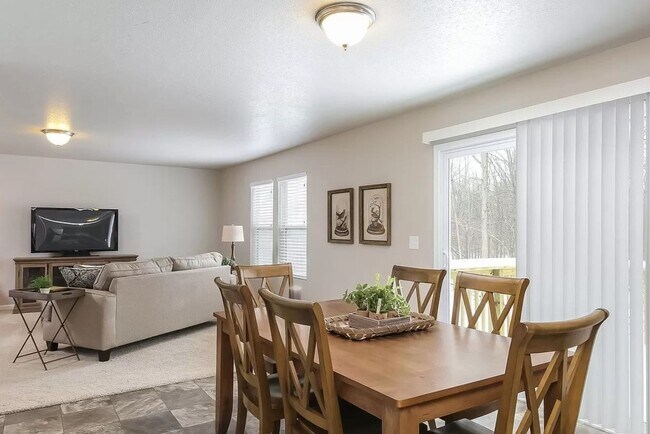 Building Photo - Immediate Occupancy Available!