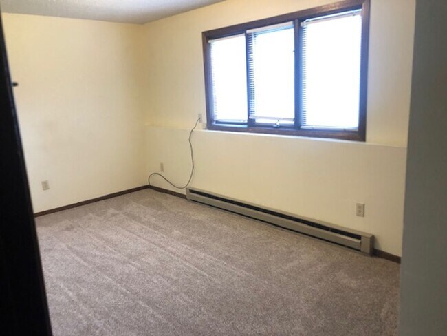 Building Photo - 405 S 19th Ave