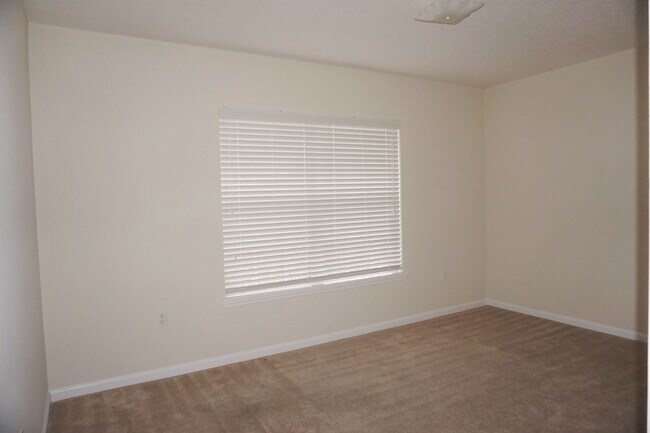 Building Photo - 4 Bedroom 2 Bath Brick and Stucco in desirable Silver Creek