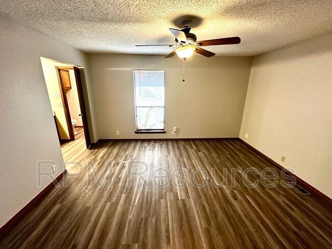 Building Photo - 2813 Greenfield Dr
