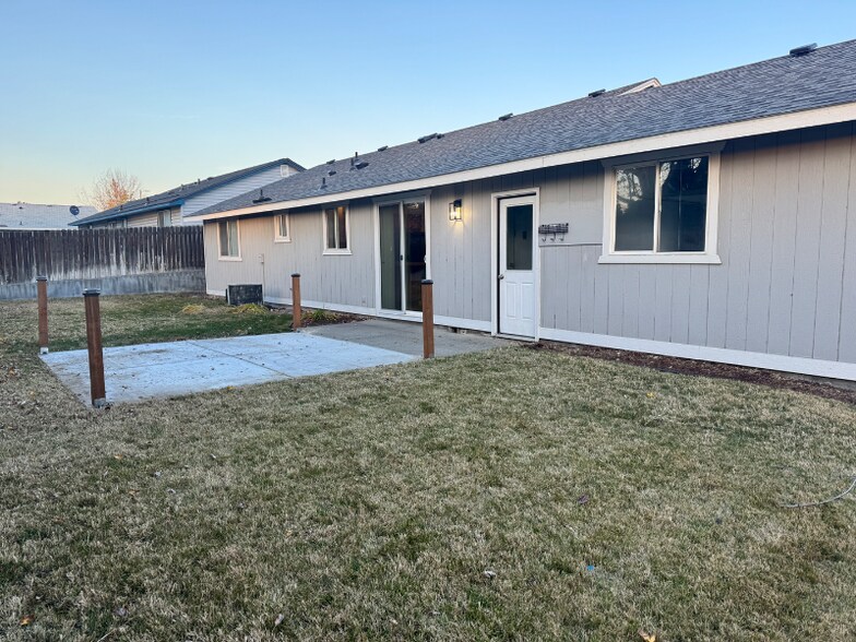 Building Photo - 3143 Lupine St