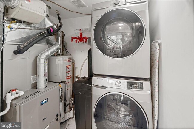 Building Photo - 9 Cromwell Ct