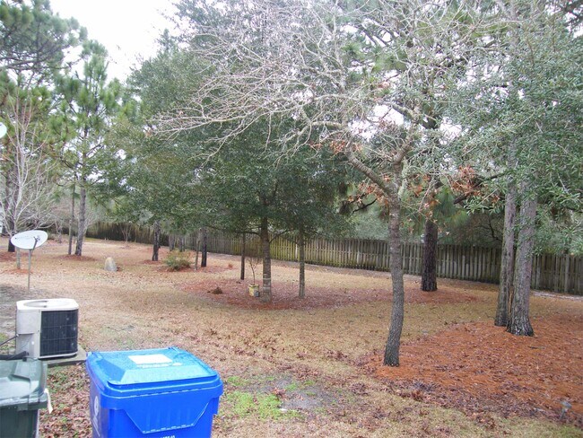 Building Photo - 905 Lowry Ct