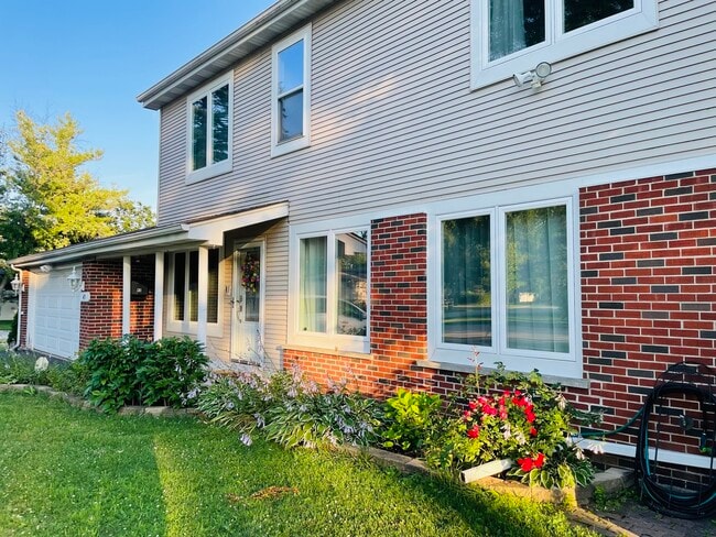 Primary Photo - 43 E Armitage Ave