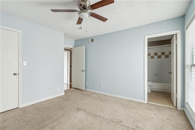 Building Photo - 3155 7 Pines Ct NW