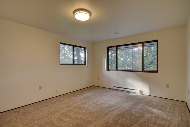 Building Photo - 2 Bed+ 2 Bath Home With Water View