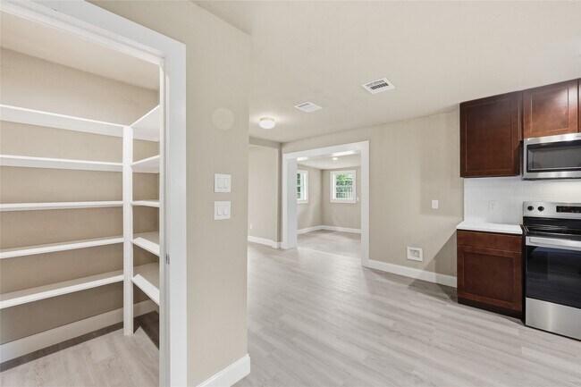 Building Photo - 3930 Hartel St