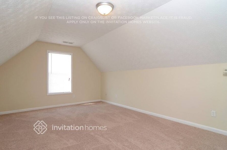 Building Photo - 1429 Fall River Dr