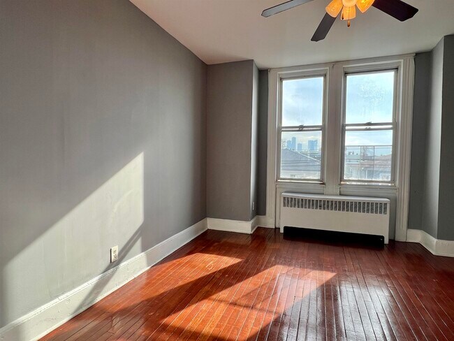 Building Photo - 80 Paterson St