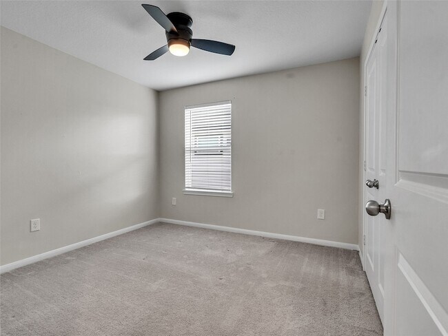 Building Photo - 25623 Balsamroot Dr