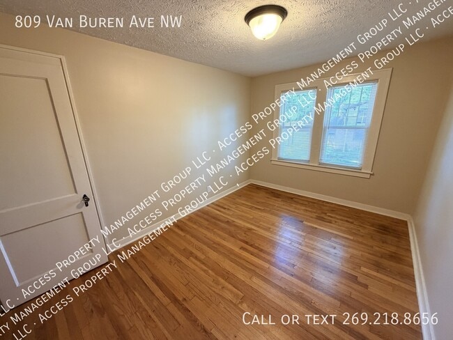 Building Photo - 809 Van Buren Ave NW