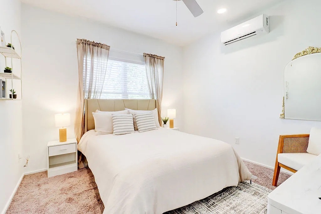 Building Photo - Room in House on Bowen Ave SE