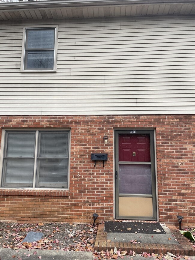 Primary Photo - 1051 3rd St SE