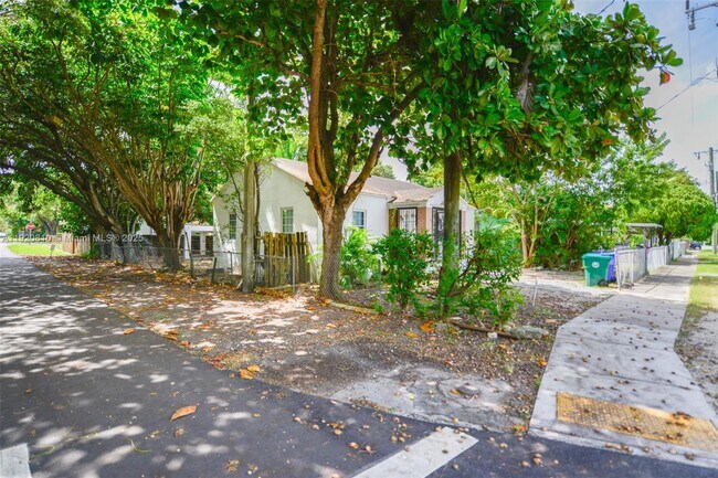 Building Photo - 1250 NW 43rd St