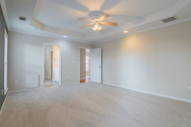 Building Photo - Updated 3 Bedroom Ranch