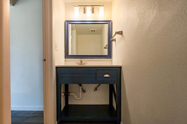 Building Photo - 12 E Hermosa Dr