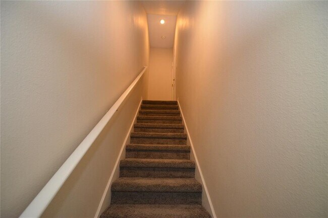 Building Photo - 20 Wheeler Ln