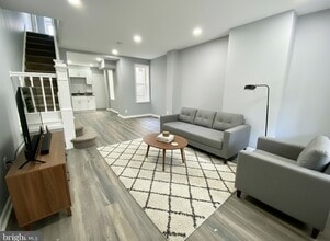 Building Photo - 2134 E Birch St