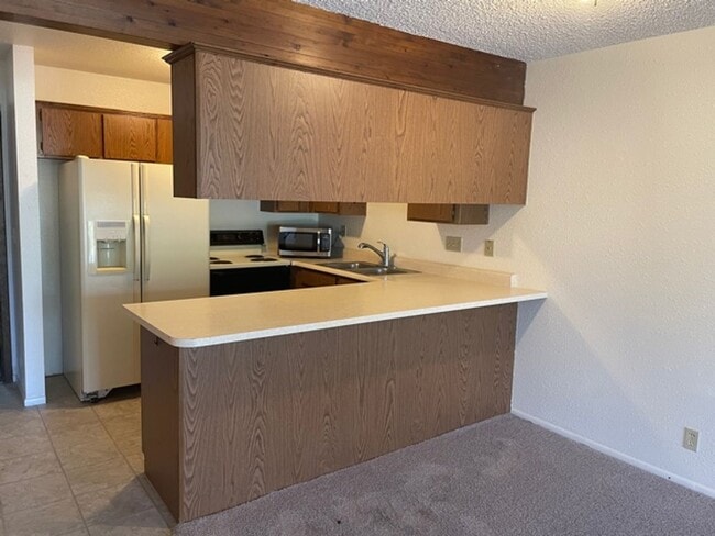 Building Photo - El Condo unit 1 bed, 1 & 3/4 bath