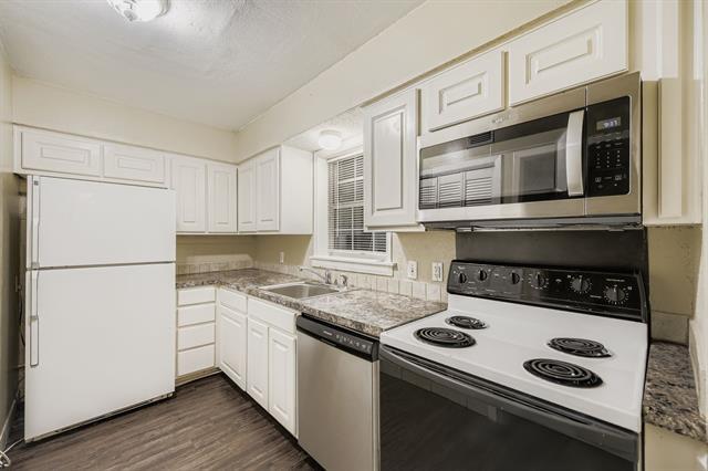 Building Photo - 214 Austin St