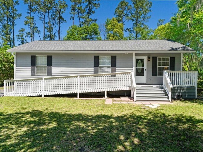 Primary Photo - Charming 3 Bedroom Renovated Retreat: Cozy...