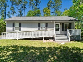 Building Photo - Charming 3 Bedroom Renovated Retreat: Cozy Home with New Upgrades in Serene Neighborhood