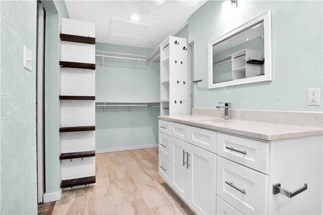 Building Photo - 1748 Ohlen Rd