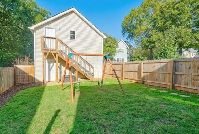 Building Photo - 531 Watson St