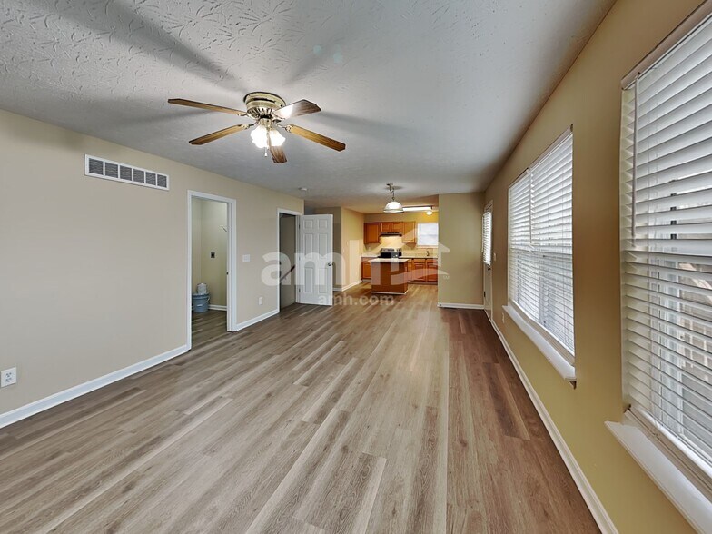 Building Photo - 11 Glenpark Ct