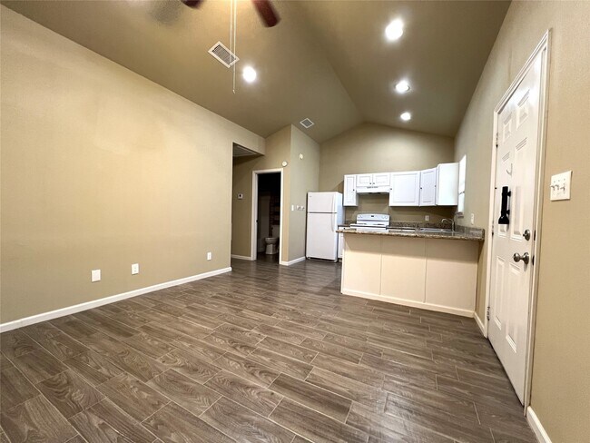 Building Photo - 875 FM 1696