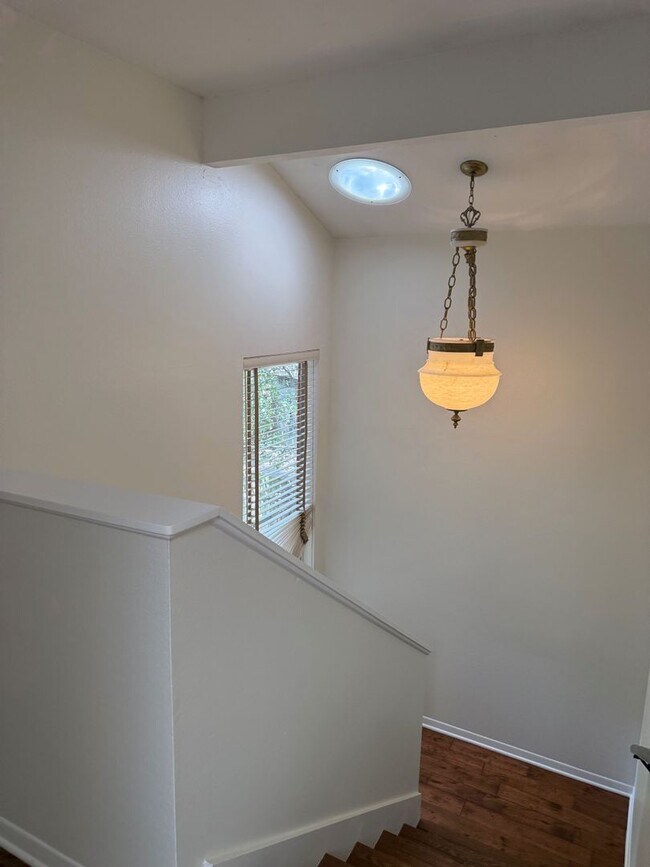 Building Photo - 9106 Rockcrest Cir