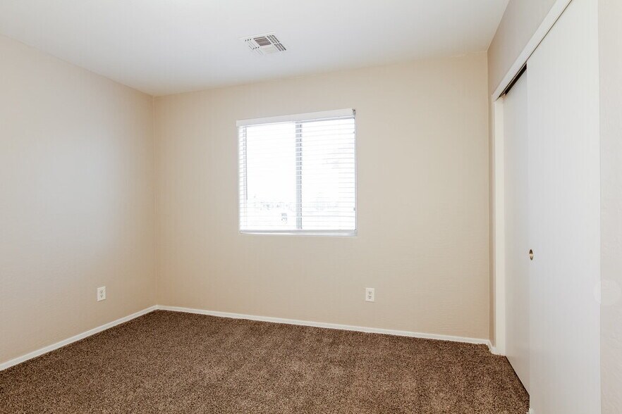 Building Photo - 111 N 65th Dr