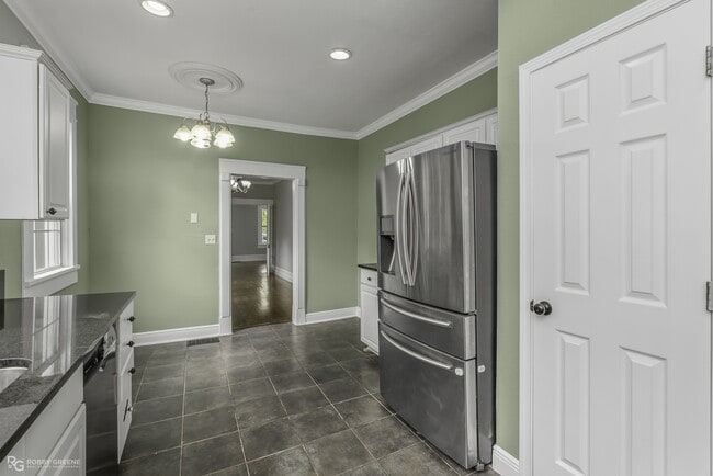 Building Photo - 409 Forest