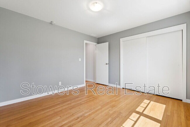 Building Photo - 1099 Larch Ave