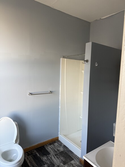 Bathroom - 427 S Pearl St