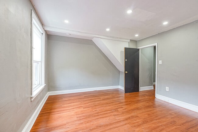 Building Photo - 510 S 48th St