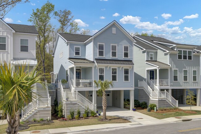 Building Photo - Impressive 4 bedroom home + office with el...