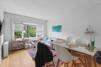 Building Photo - 3 bedroom in Chicago IL 60660
