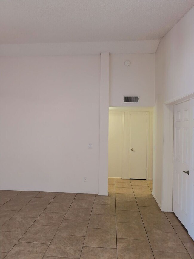 Building Photo - 73 S Cypress Ct