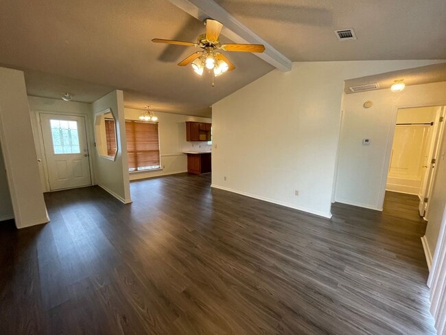 Building Photo - Gorgeous 3 Bed / 2 Bath Home in Van Buren