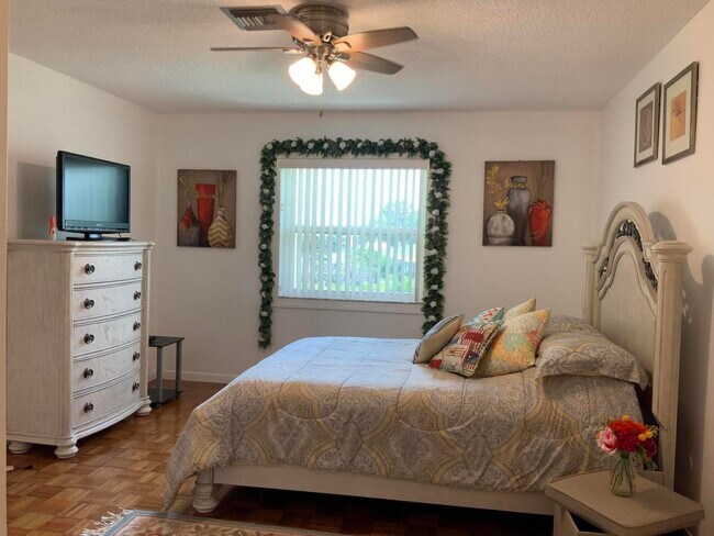 Building Photo - 1121 Cactus Terrace